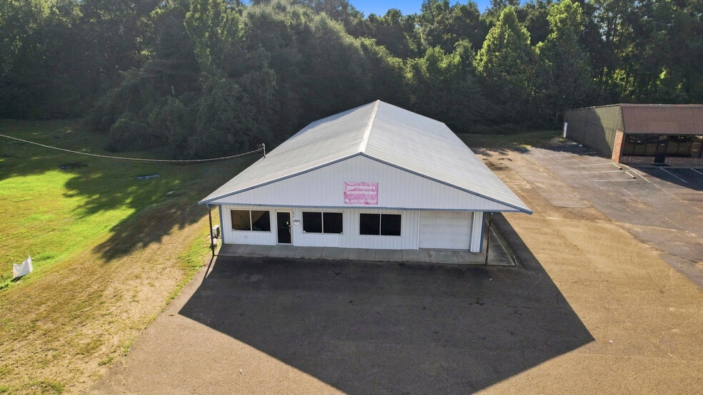 903 S Locust St, Mccomb, MS à vendre - Photo du bâtiment - Image 1 de 22
