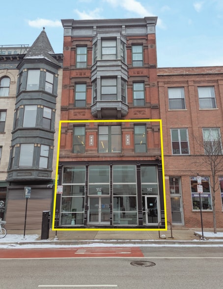357 W Chicago Ave, Chicago, IL à louer - Photo du bâtiment - Image 2 de 9