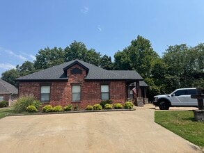 1830 Shelby Ln, Fayetteville, AR for sale Interior Photo- Image 2 of 13