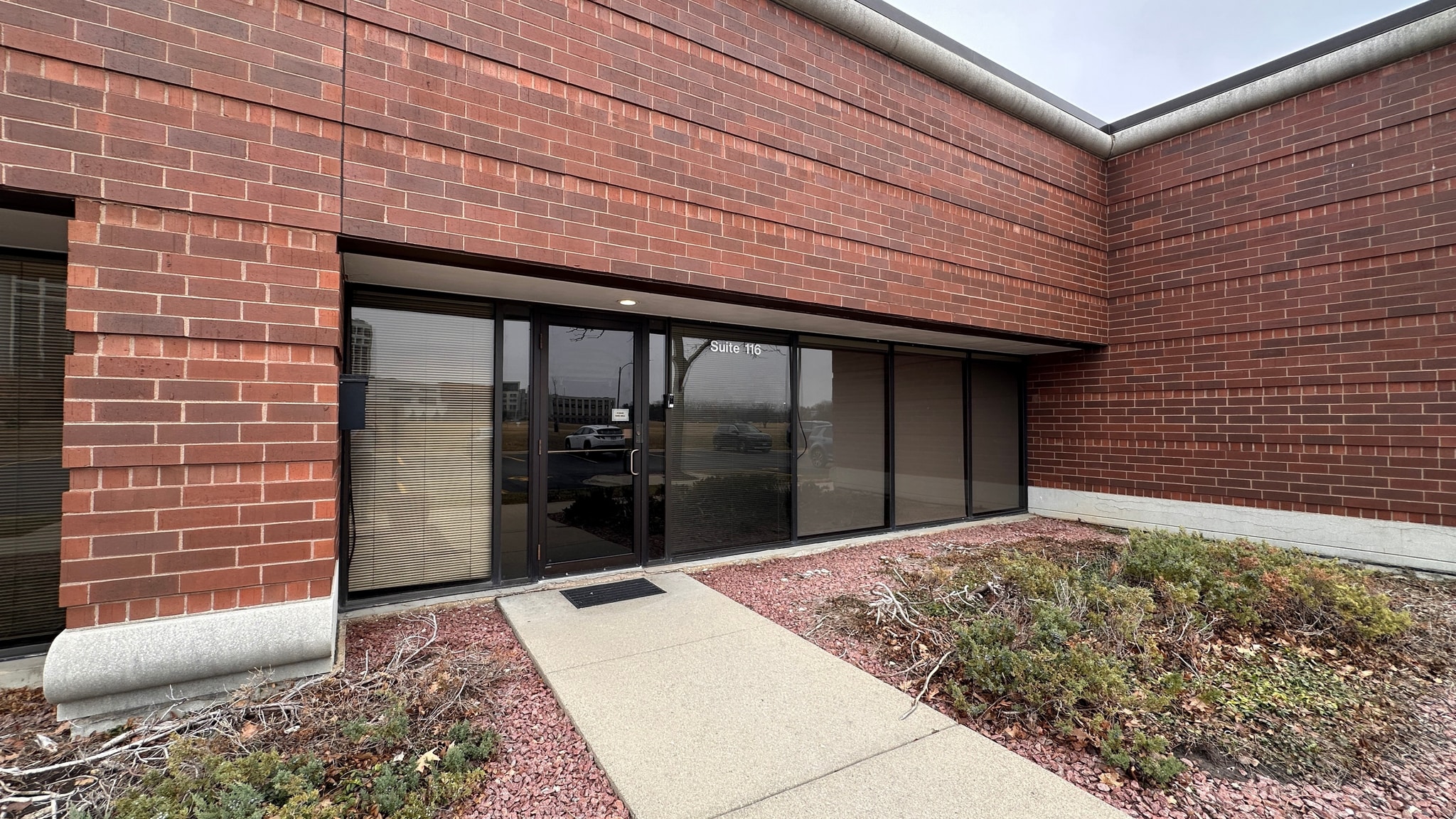 3350 W Salt Creek Ln, Arlington Heights, IL for lease Interior Photo- Image 1 of 25