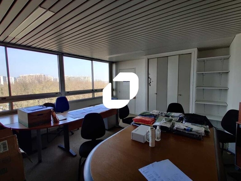 87 Route De Grigny, Ris-Orangis for sale - Interior Photo - Image 2 of 6
