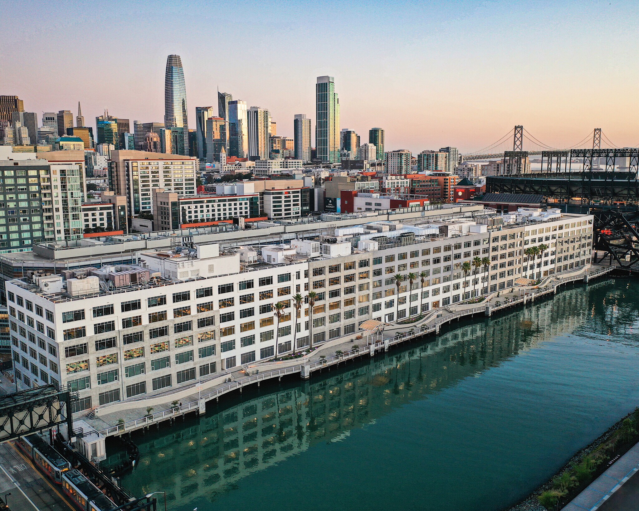 185 Berry St, San Francisco, CA à louer Photo principale- Image 1 de 17