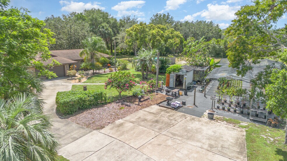 155 11th Ave, Osteen, FL à vendre - Photo du bâtiment - Image 2 de 40