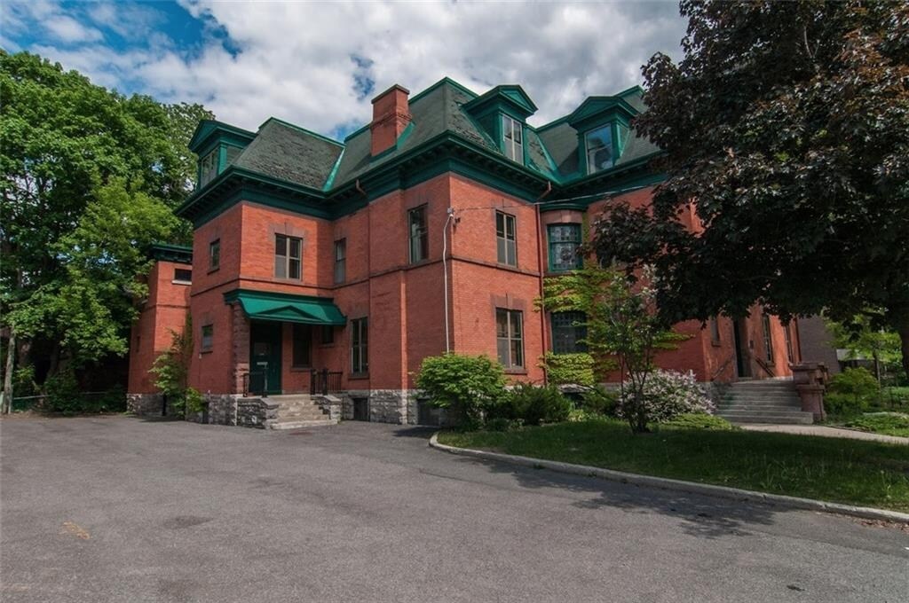323 Chapel St, Ottawa, ON à vendre Photo principale- Image 1 de 1