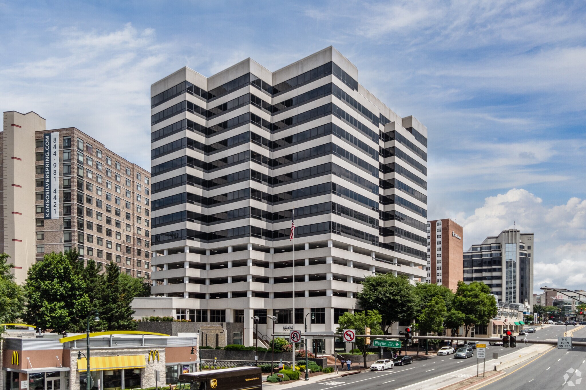 8455 Colesville Rd, Silver Spring, MD à louer Photo du bâtiment- Image 1 de 17