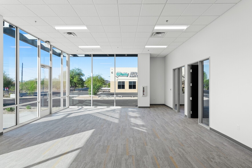 2908 W Deer Valley Rd, Phoenix, AZ for sale - Interior Photo - Image 3 of 14