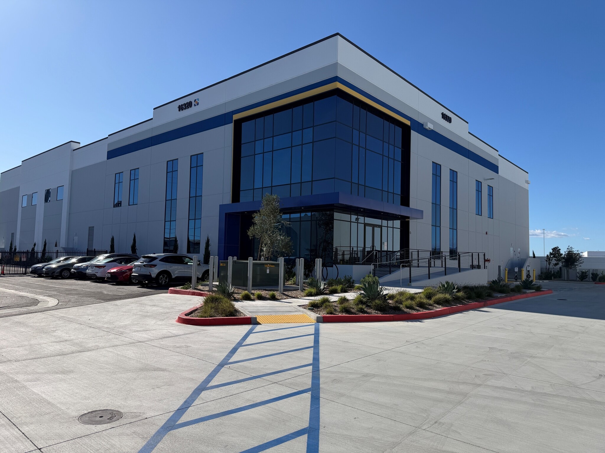 16320 Raymer St, Van Nuys, CA for lease Building Photo- Image 1 of 7