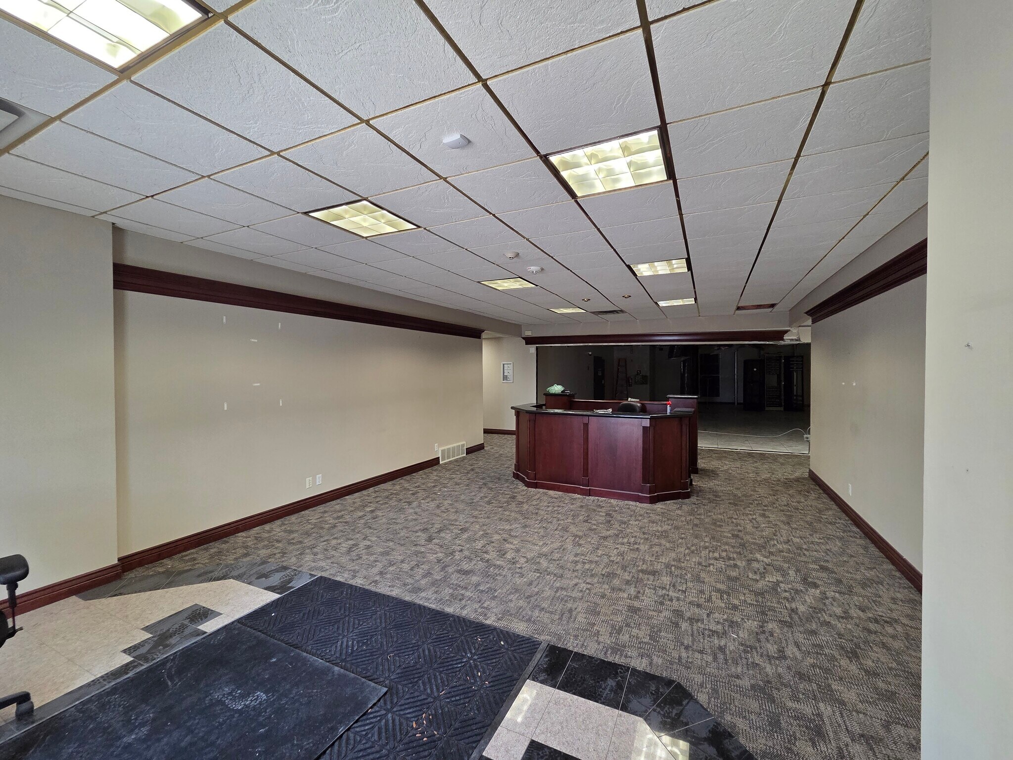 1890 W 4000 S, Roy, UT for lease Interior Photo- Image 1 of 12