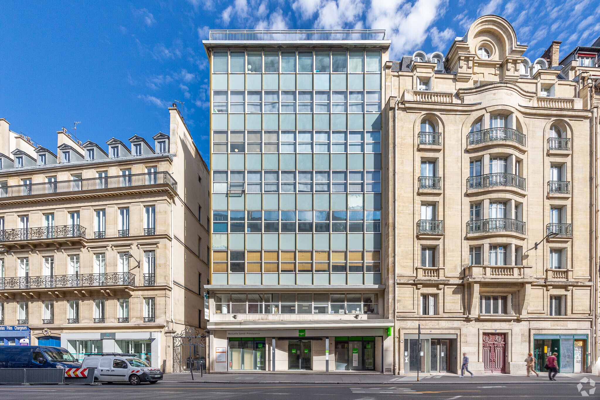 Rue Saint-Lazare, Paris for lease Primary Photo- Image 1 of 5