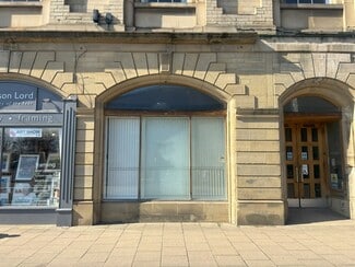 Plus de détails pour 7 Bradford Rd, Brighouse - Commerce de détail à louer