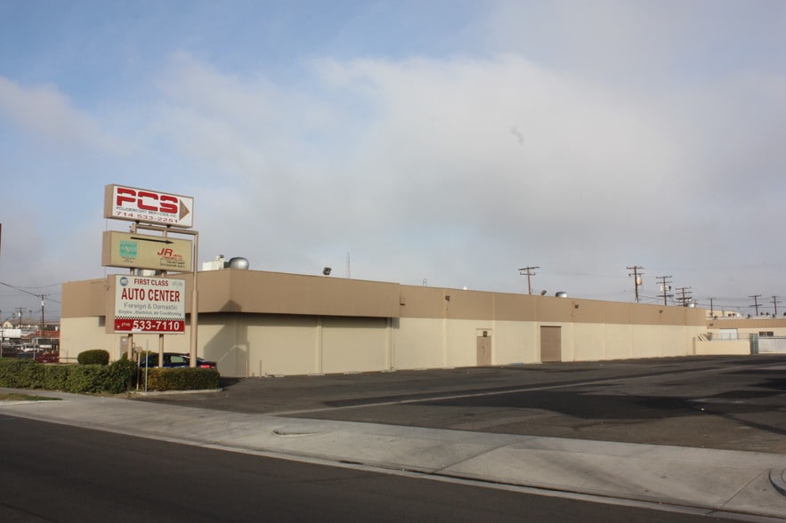 1751 W Lincoln Ave, Anaheim, CA for lease - Building Photo - Image 3 of 4