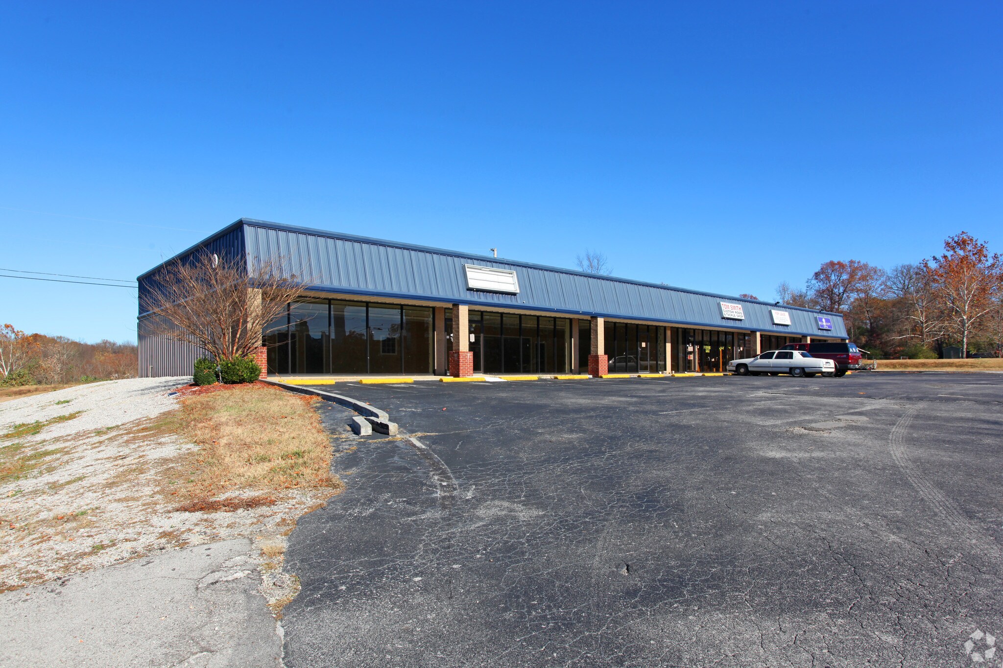 3301-3307 Veterans Dr, Florence, AL for lease Primary Photo- Image 1 of 3