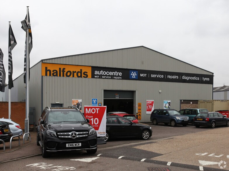 Stanstead Rd, Bishop's Stortford à louer - Photo du bâtiment - Image 3 de 8