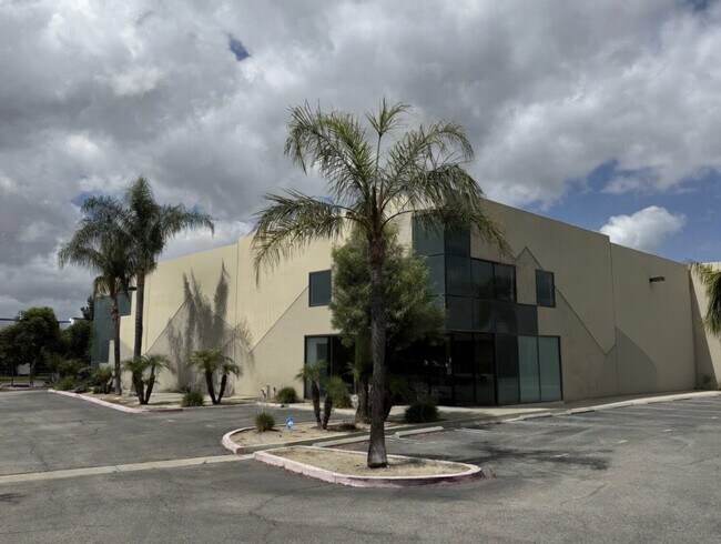Plus de détails pour 9080 Charles Smith Ave, Rancho Cucamonga, CA - Industriel à louer