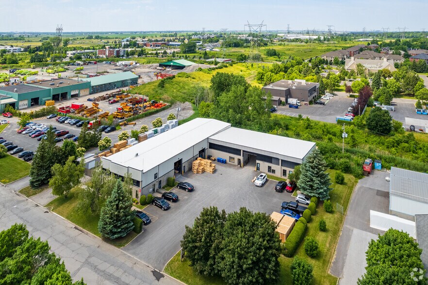 565 Rue Sagard, St-Bruno-de-Montarville, QC à louer - Aérien - Image 2 de 2
