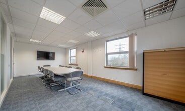 4 Winnersh Fields Gazelle Close, Wokingham for sale Interior Photo- Image 2 of 4