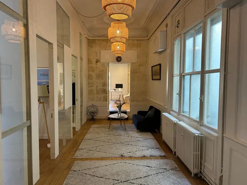 Office in Bordeaux for sale Interior Photo- Image 1 of 11