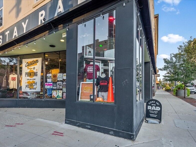 402 E State St, Rockford, IL à vendre - Photo du bâtiment - Image 2 de 20