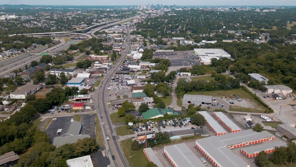 6115 Charlotte Pike, Nashville, TN à vendre - Vidéo sur l’inscription commerciale - Image 2 de 5