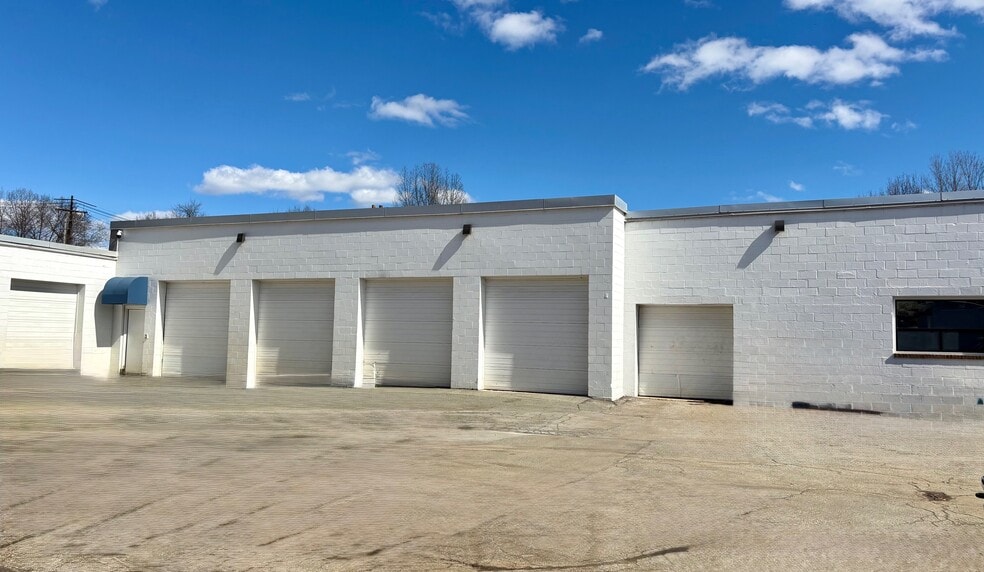 160-162 Cross St, Winchester, MA for lease - Building Photo - Image 3 of 13