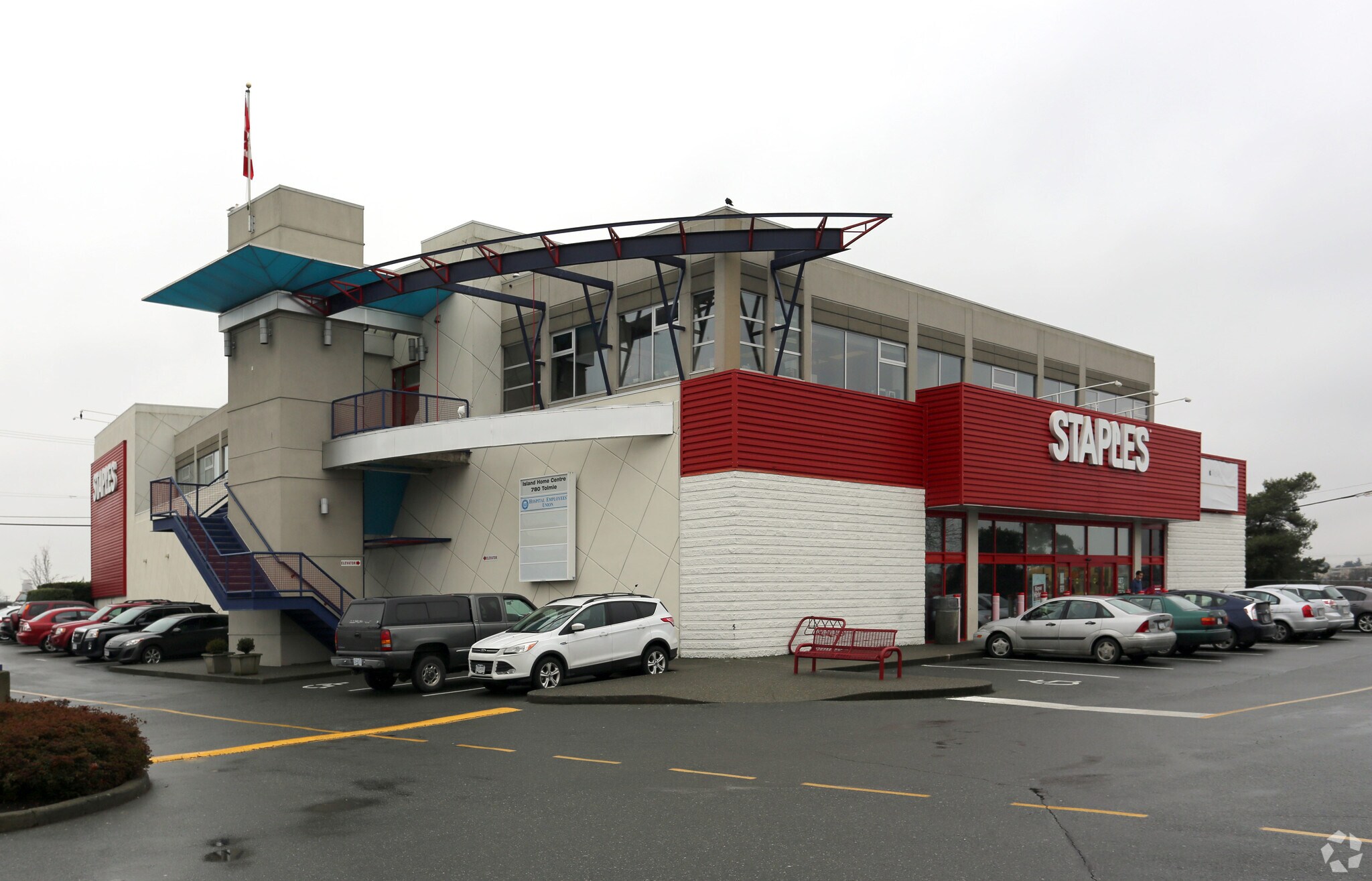 780 Tolmie Ave, Victoria, BC à louer Photo principale- Image 1 de 5