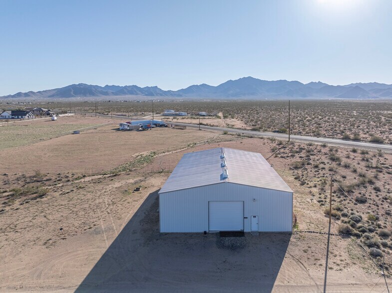 14690 Cattle Dr, Dolan Springs, AZ à vendre - Photo du bâtiment - Image 2 de 27