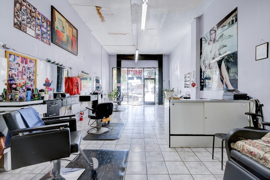2709 W Pico Blvd, Los Angeles, CA for sale - Interior Photo - Image 3 of 32