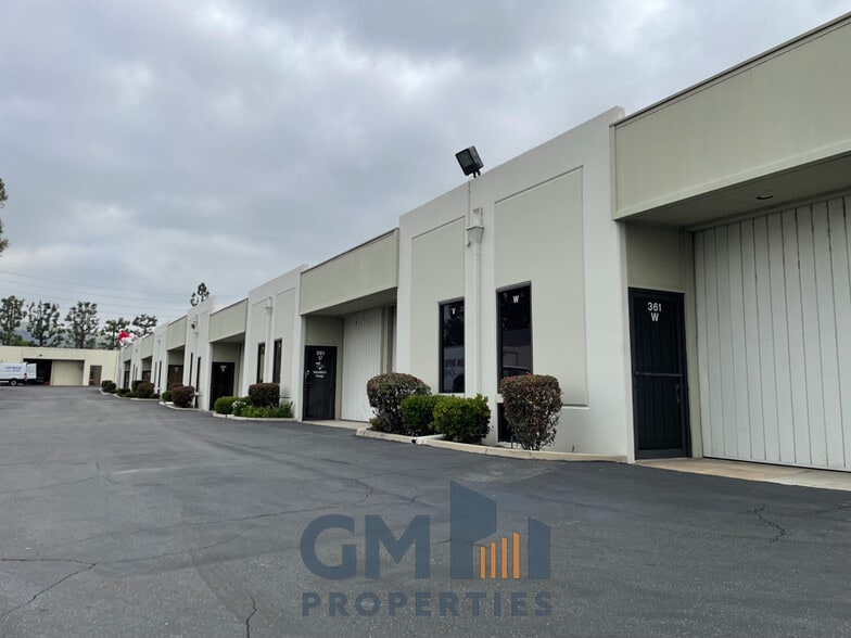 351-371 Oak Pl, Brea, CA for lease - Building Photo - Image 2 of 5