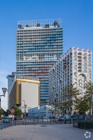 2 Bd Euromediterranée Quai d'Arenc, Marseille à louer - Photo du bâtiment - Image 2 de 6