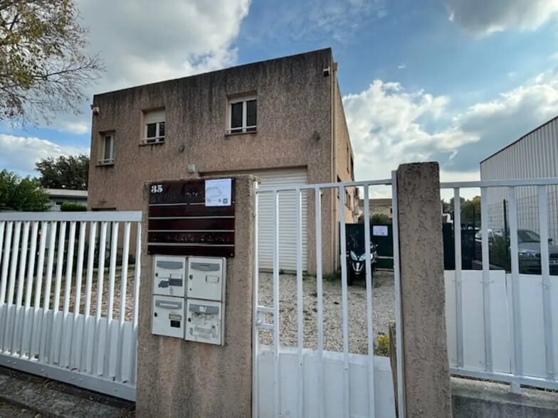 Retail in Gardanne for lease - Building Photo - Image 2 of 8