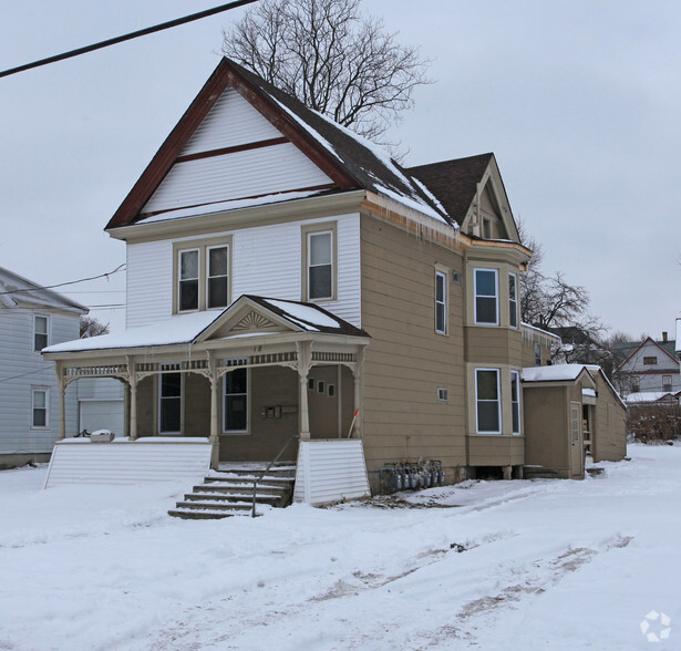 16-18 Baker St, Auburn, NY à vendre - Photo principale - Image 1 de 1