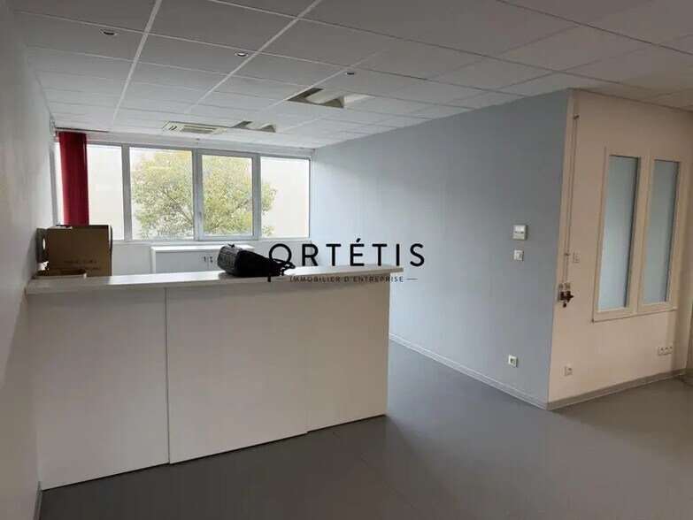 19 Rue Carmin, Labège for lease - Interior Photo - Image 3 of 21