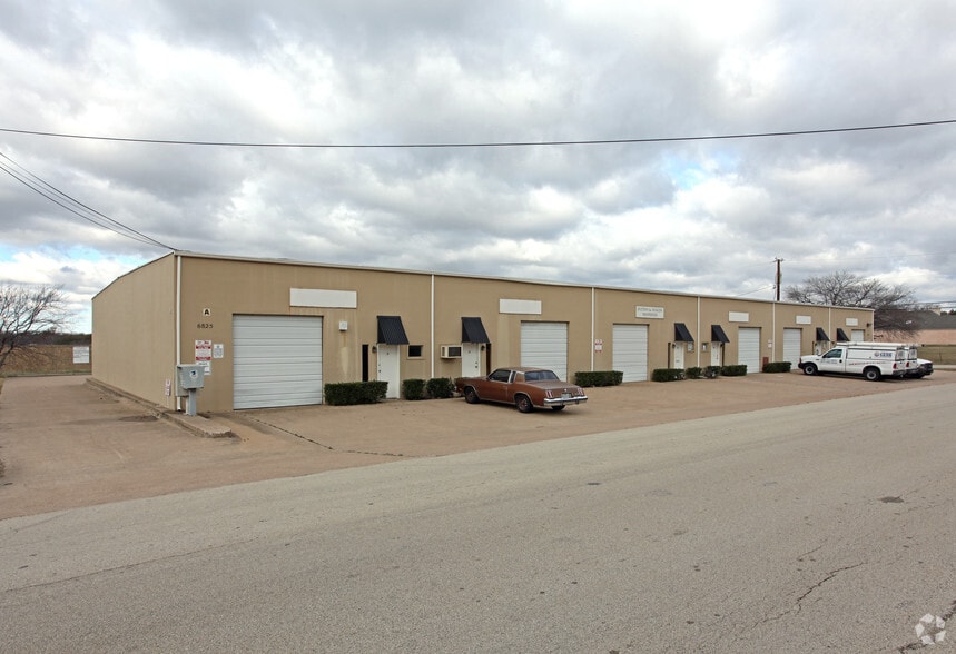 6825 Levelland Rd, Dallas, TX for lease - Building Photo - Image 2 of 2