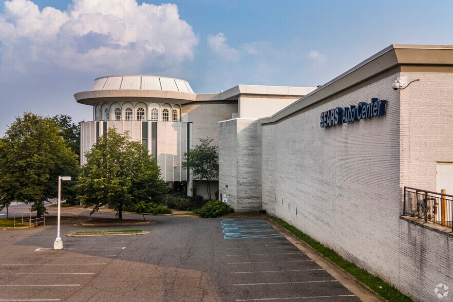 6211 Leesburg Pike, Falls Church, VA for lease - Building Photo - Image 2 of 10