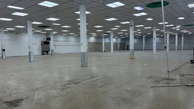 253-01 Rockaway Blvd, Rosedale, NY à louer Photo intérieure- Image 2 de 9