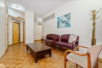 25 Central Park W, New York, NY for lease Interior Photo- Image 2 of 4