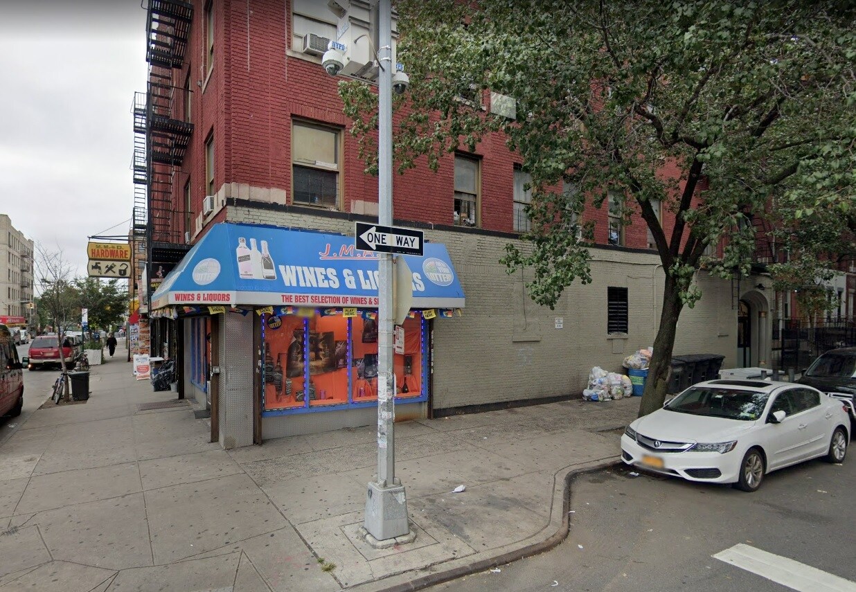 121 E 183rd St, Bronx, NY à louer Photo du bâtiment- Image 1 de 8