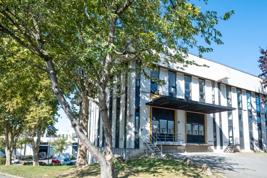 Flex in Rungis for lease - Building Photo - Image 1 of 13
