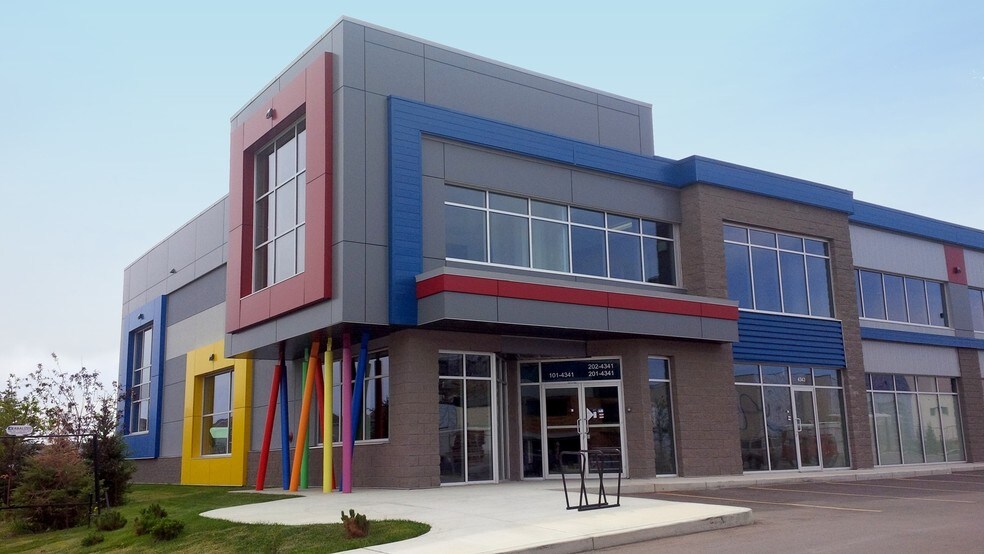 4341-4361 Savaryn Dr SW, Edmonton, AB à louer - Photo du bâtiment - Image 2 de 4