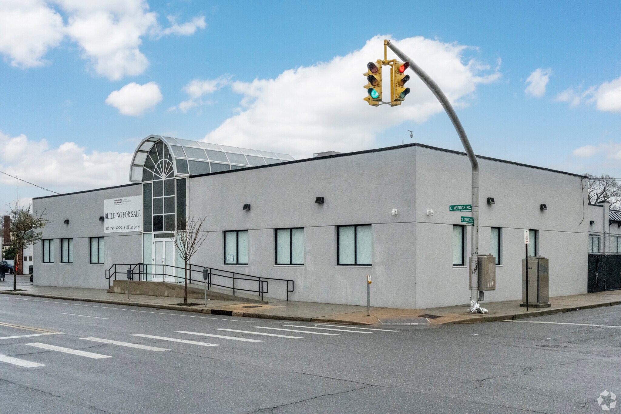 40 E Merrick Rd, Valley Stream, NY for lease Primary Photo- Image 1 of 18