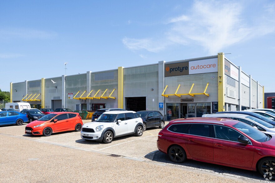 2 Broad Oak Rd, Canterbury for lease - Primary Photo - Image 1 of 3
