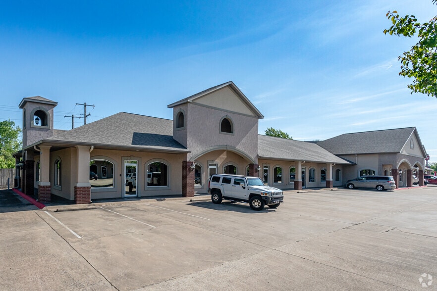 807 SW I St, Bentonville, AR à louer - Photo du bâtiment - Image 3 de 4