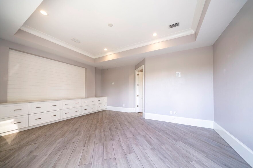 24551 Production Cir, Bonita Springs, FL for lease - Interior Photo - Image 3 of 38