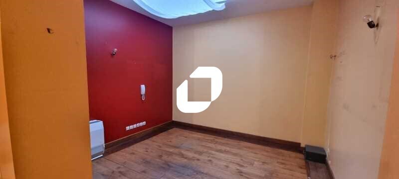 Retail in Paris for sale - Interior Photo - Image 2 of 22