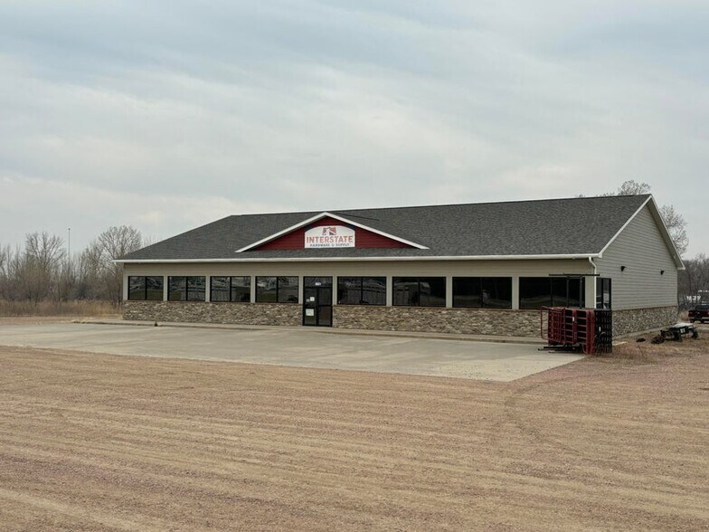 1601 S Ohlman St, Mitchell, SD à vendre - Photo du bâtiment - Image 3 de 4