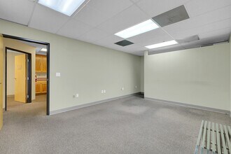 1568 Creekside Dr, Folsom, CA for lease Interior Photo- Image 2 of 3