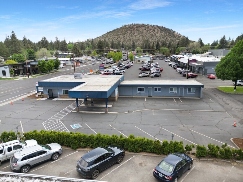 671 NE Greenwood Ave, Bend, OR for lease - Building Photo - Image 3 of 22