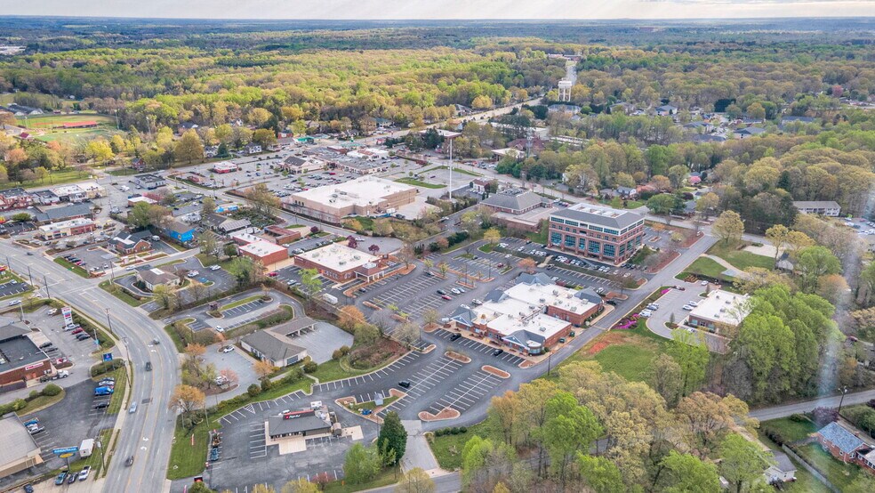 435 Dolley Madison Rd, Greensboro, NC for lease - Building Photo - Image 2 of 7