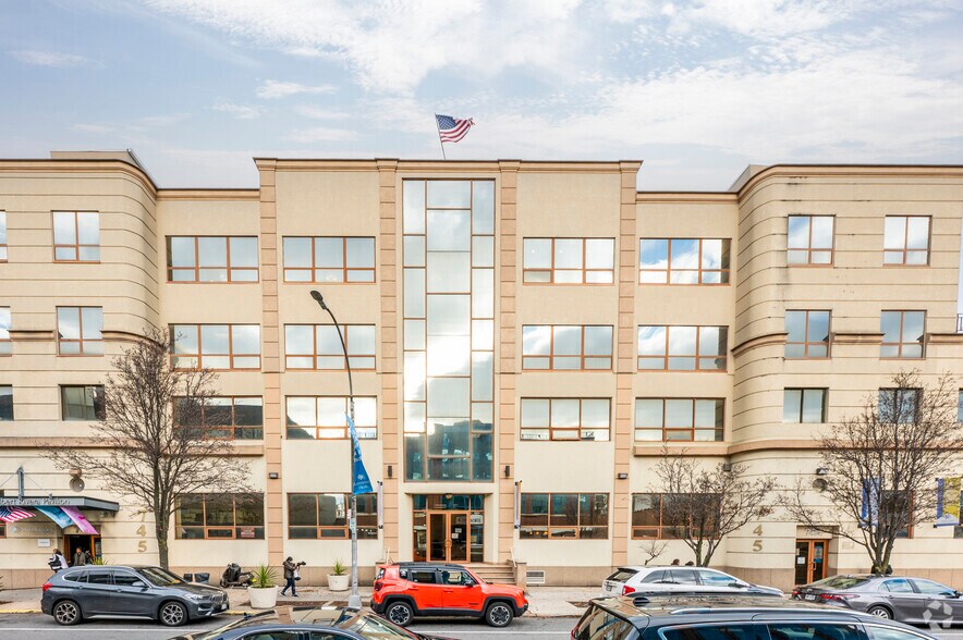 745 64th St, Brooklyn, NY à louer - Photo du bâtiment - Image 2 de 23