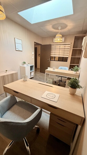 300 Avenue Des Mattes, La Ciotat for lease - Interior Photo - Image 2 of 8